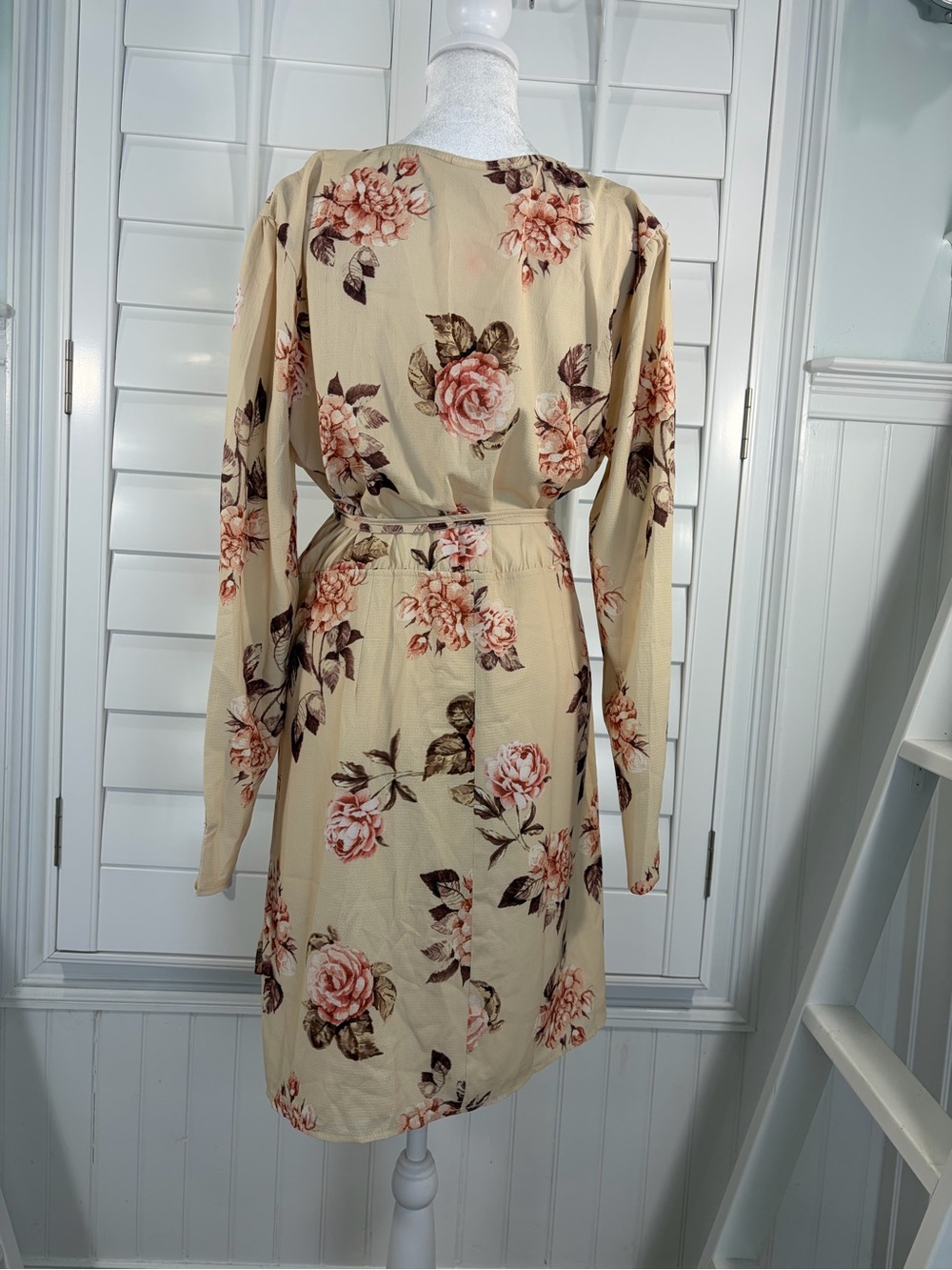 NWT Cream Beige Floral Wrap Dress with Pink Roses (XL) - Picture 2 of 6